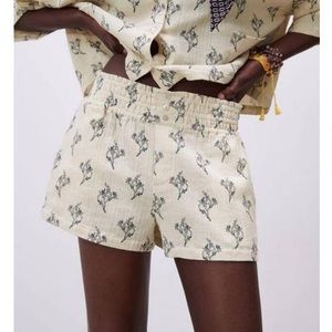 Zara Cream Floral Gauze Casual Shorts, Size Medium